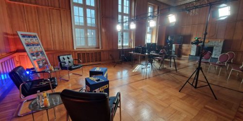 Der Flaggensaal mit Studiolicht
