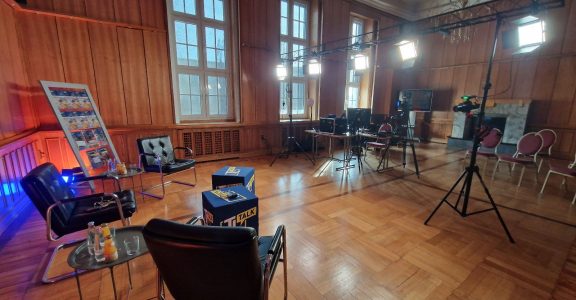 Der Flaggensaal mit Studiolicht